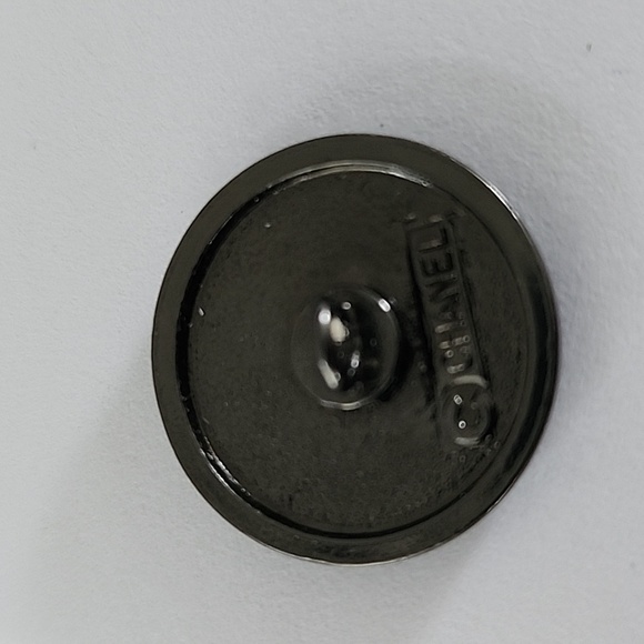 Chanel Paris CC Pewter Color Button - Picture 2 of 2